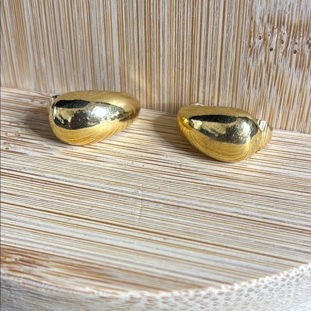 Teardrop Gold Tone Women's Earrings Clip On Small Classy